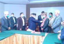 दार्चुलाका कांग्रेस हस्तीहरु महाधिवेशन स्थल पुगेर एमाले प्रवेश