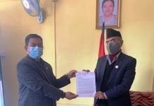 सोनाम ल्होछारमा बिदाको माग गर्दै मुख्यमन्त्री पाण्डेलाई ज्ञापनपत्र