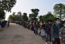 कोरोना सङ्क्रमण त्रास बढेसँगै सीमाक्षेत्रमा घर फर्कनेको लर्को