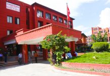 स्वास्थ्य मन्त्रालयको प्रदेशद्वारमा कृत्रिम फोक्सो