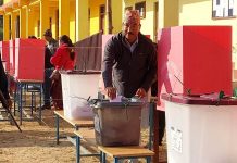 हेटौंडामा कमल थापाद्वारा मतदान