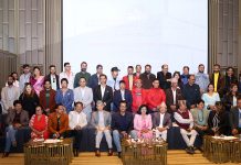 कलाकारकाे प्रश्न ‘बिना ढेवा के विदेश पठाइदिन्छु, हेलिकप्टरमा आउनेलाई भाेट दिनुस् भन्नेलाई कारबाही हुन्छ कि हुँदैन ?’