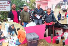 मकवानपुरमा निर्वाचन सामाग्रीसहित कर्मचारी मतदान केन्द्रतर्फ प्रस्थान