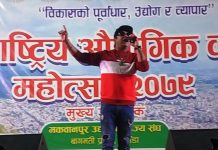 हेटौंडामा जारी महोत्सवमा गायक रमेशराजको धमकेदार प्रस्तुती