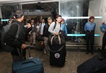 इजरायलबाट स्वदेश आइपुग्दा खुशी भए नेपाली