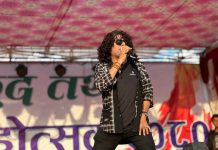 प्रमोद खरेलको गीत सुन्न महोत्सवमा दर्शको भीड