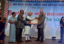 गीतकार थापा र गायिका देसार सम्मानित