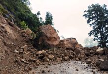 केही ठाउँमा ठूलो वर्षा : हेटौँडा–काठमाण्डौ जोड्ने दुई सडक अवरुद्ध