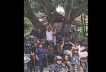प्रदर्शनकारीले रवि लामिछानेलाई जेलबाट निकाले