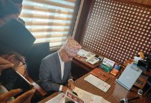 अर्थमन्त्री रामेश्वर खनालद्वारा पदभार ग्रहण, टुक्रे आयोजना कार्यान्वयन नगर्ने पहिलो निर्णय