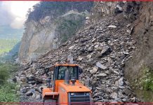 पहिरो खसिरहेकाले मुग्लिन–नारायणगढ सडक खुलाउन समस्या